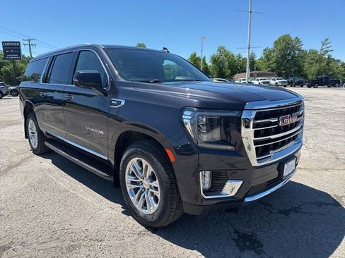 Used 2023 GMC Yukon XL SLT w/ SLT Premium Package AWD/4WD image 3