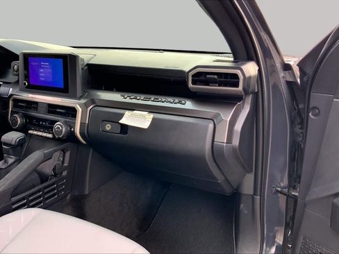 Used 2025 Toyota Tacoma SR5 AWD/4WD image 18