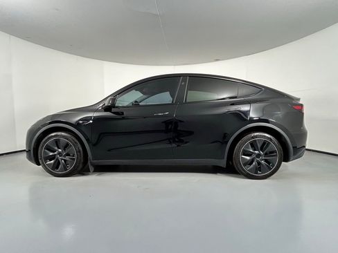 Used 2024 Tesla Model Y Long Range image 4