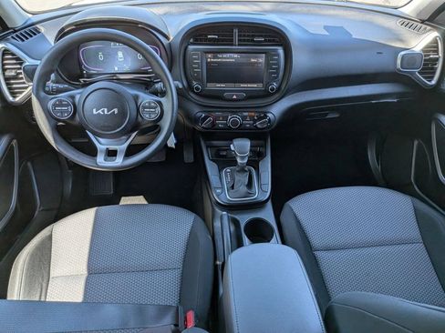 Used 2025 Kia Soul LX w/ LX Technology Package FWD image 19