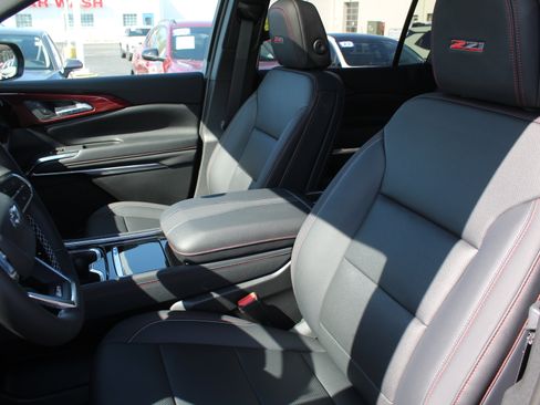 New 2026 Chevrolet Traverse Z71 w/ Driver Confidence Package AWD/4WD image 9