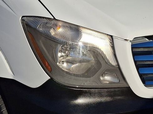 Used 2014 Freightliner Sprinter 2500 image 13