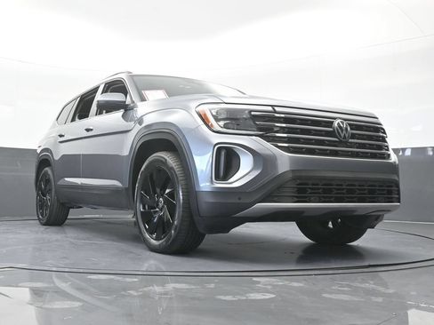Used 2024 Volkswagen Atlas SE w/ Panoramic Sunroof Package FWD image 63