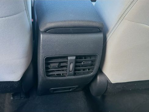 Used 2022 Toyota Corolla Cross LE image 22