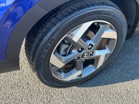 Certified 2023 Hyundai Venue SEL image 5