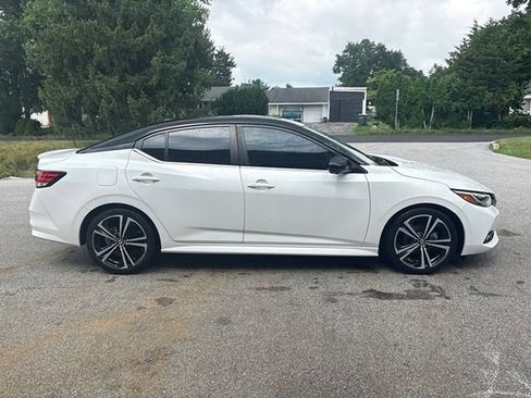 Used 2022 Nissan Sentra SR w/ SR Premium Package FWD image 21