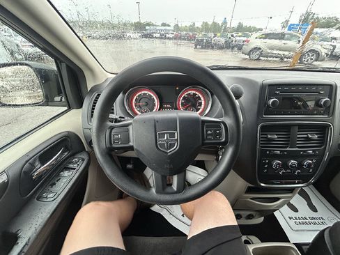 Used 2013 Dodge Grand Caravan SE FWD image 25