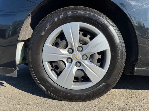 Used 2018 Chevrolet Cruze LS image 24