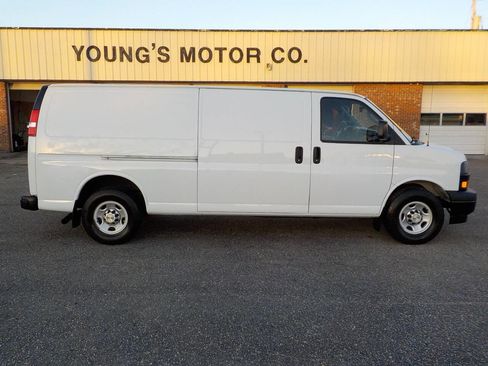 Used 2020 Chevrolet Express 3500 Extended w/ Driver Convenience Package image 6