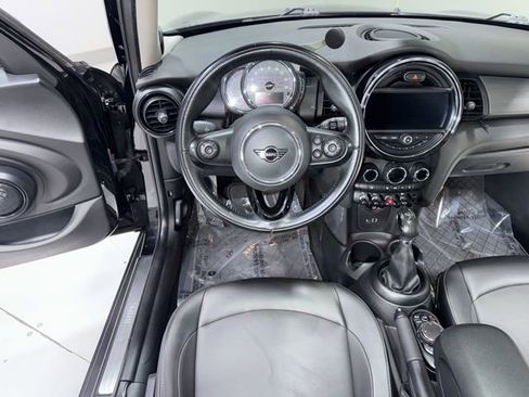Used 2018 MINI Cooper 4-Door Hardtop w/ Premium Package FWD image 14