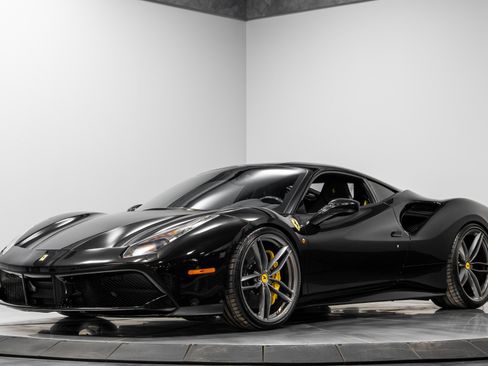 Used 2018 Ferrari 488 GTB image 2