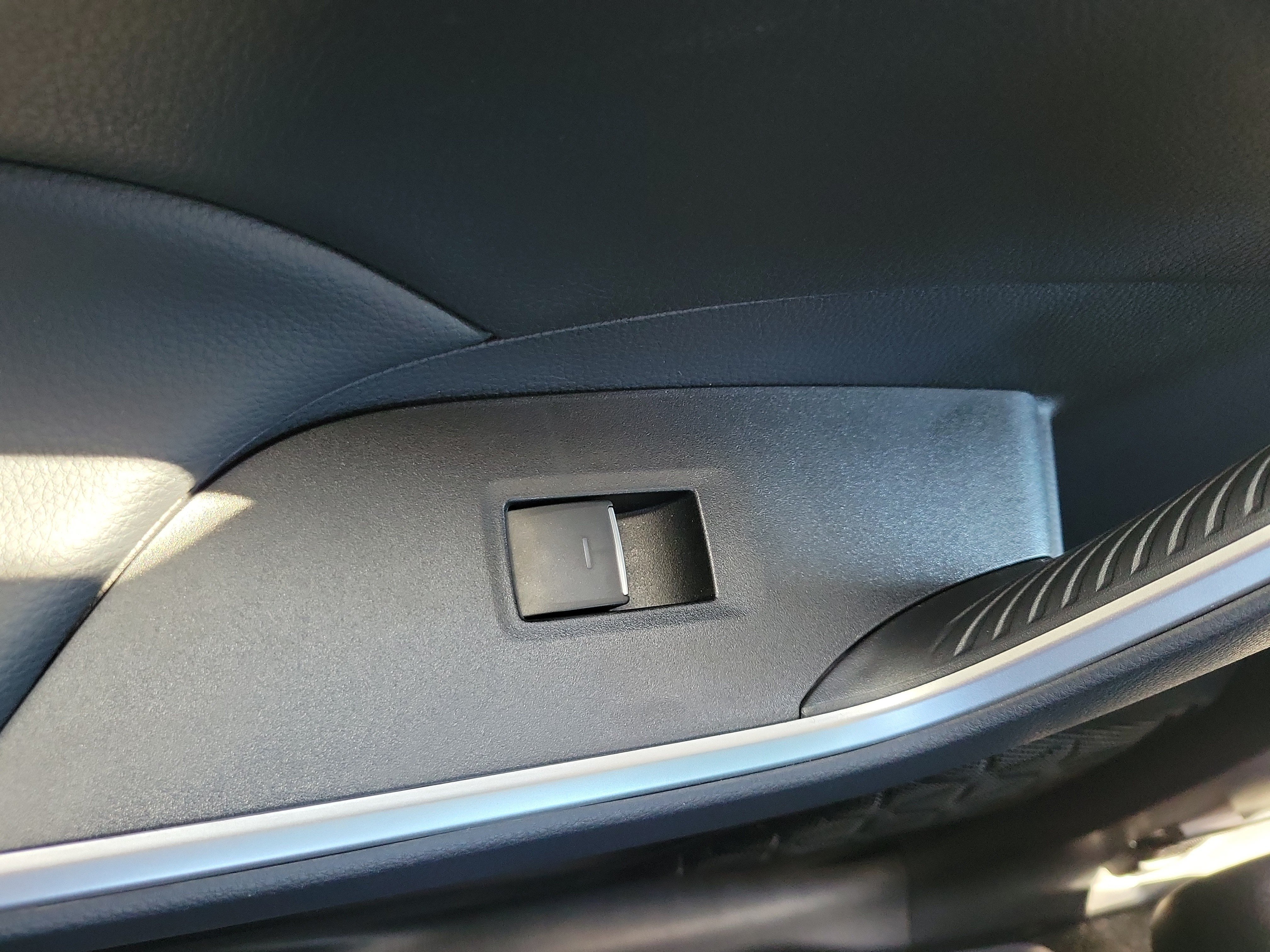 Used 2025 Toyota RAV4 XLE w/ Convenience Package FWD image 15