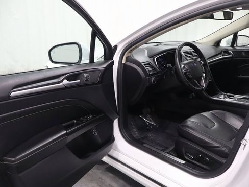 Used 2020 Ford Fusion Titanium image 10
