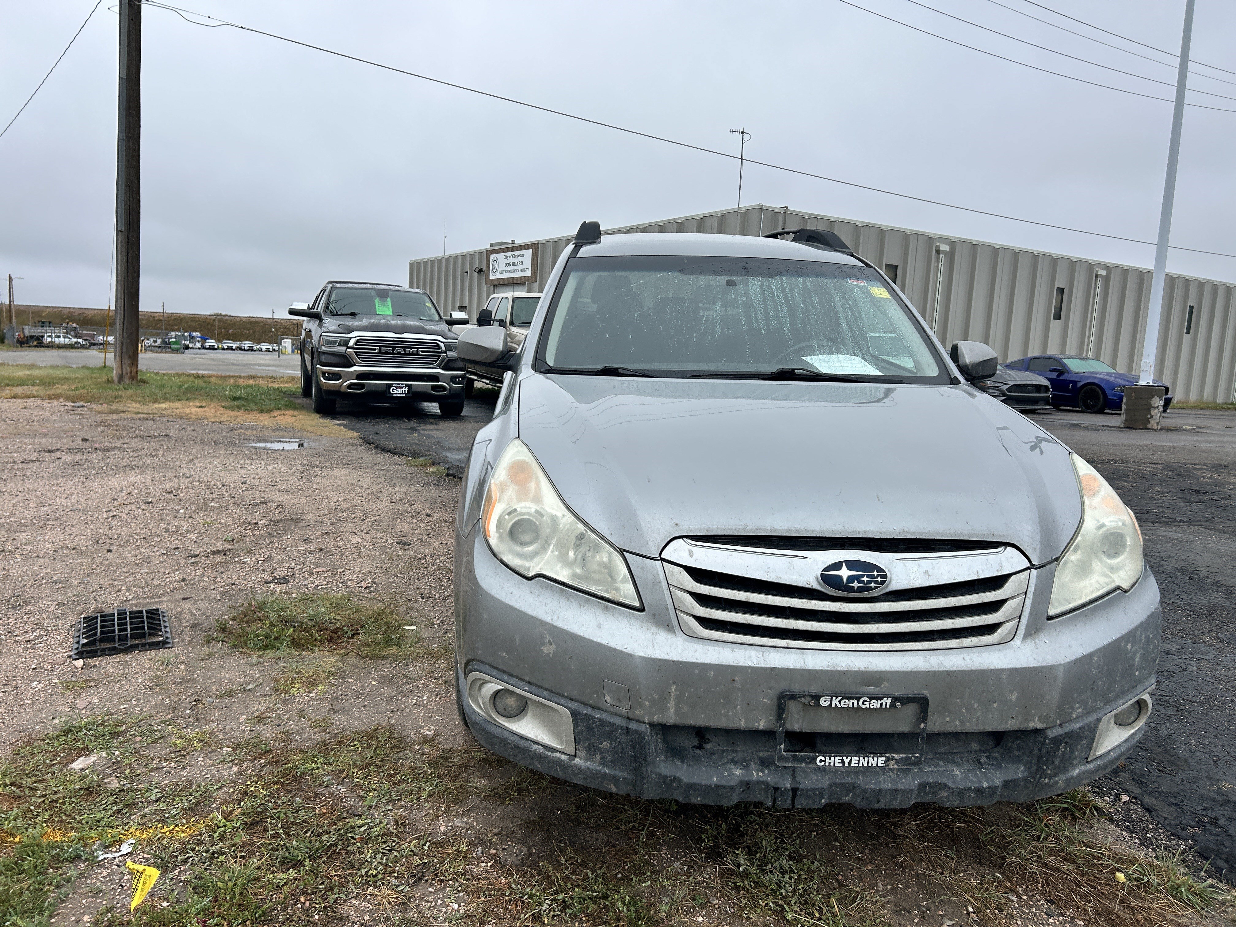 Used 2011 Subaru Outback 2.5i Premium w/ All-Weather Pkg AWD/4WD image 8