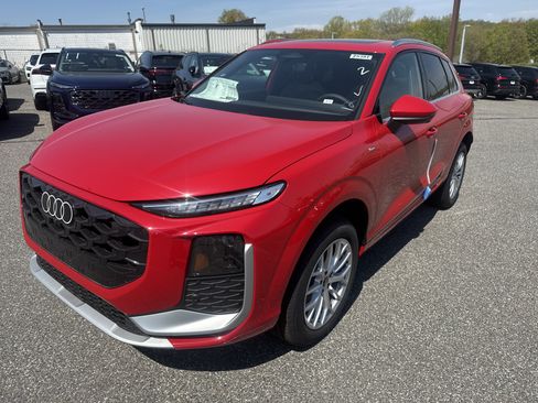 New 2026 Audi Q3 quattro 2.0T AWD/4WD image 1