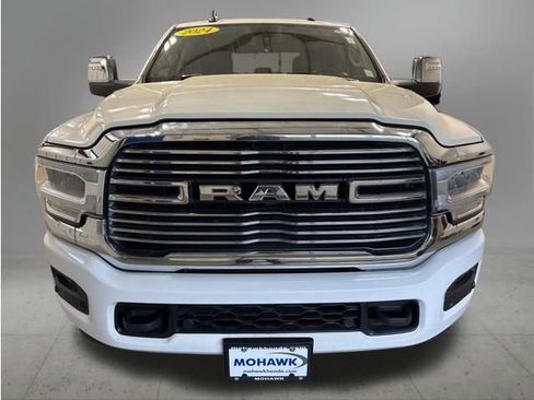Used 2024 RAM 2500 Laramie AWD/4WD image 9