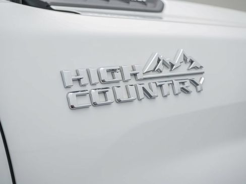 Used 2024 Chevrolet Silverado 2500 High Country w/ Technology Package AWD/4WD image 12