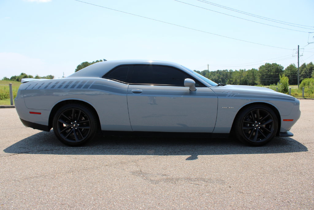 Used 2022 Dodge Challenger R/T w/ Performance Handling Group RWD image 7