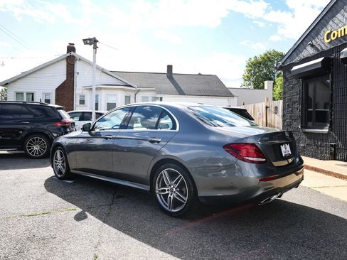 Used 2018 Mercedes-Benz E 300 4MATIC image 9