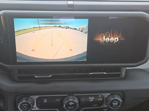 Used 2025 Jeep Wrangler Unlimited Sport AWD/4WD image 21