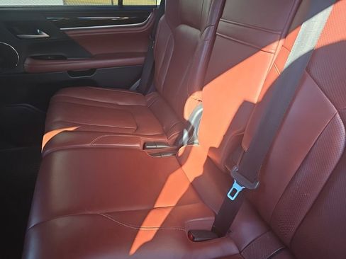 Used 2020 Lexus LX 570 4WD w/ 3rd Row & Luxury Pkg image 19