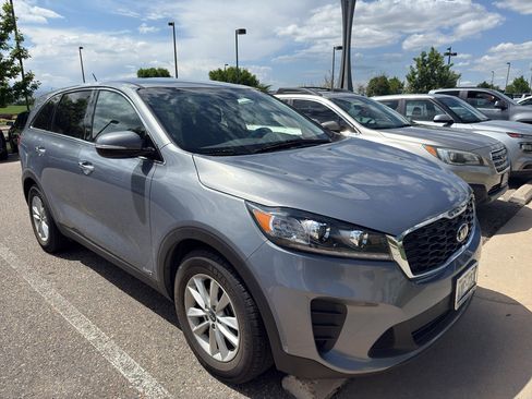 Used 2020 Kia Sorento AWD V6 image 4
