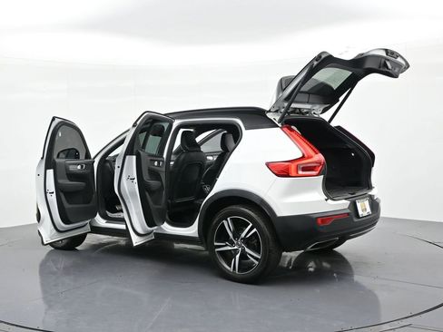 Used 2020 Volvo XC40 T4 R-Design image 26