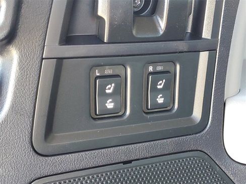 Used 2020 Toyota Sequoia Platinum image 8