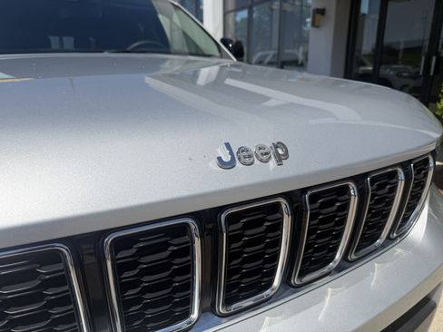 Used 2023 Jeep Grand Cherokee L Limited AWD/4WD image 22