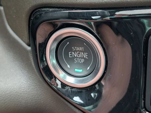 Used 2025 GMC Sierra 2500 SLT w/ SLT Convenience Package image 27