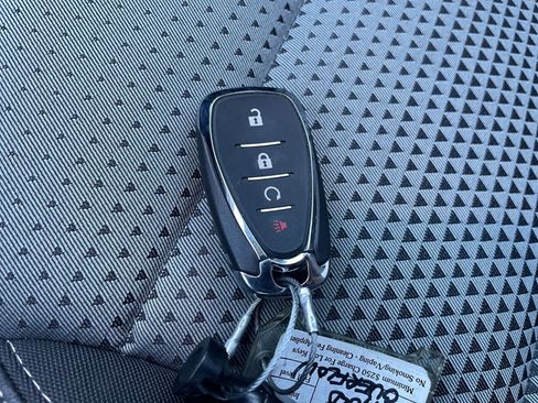 Used 2025 Chevrolet Trax LT w/ LT Convenience Package image 23