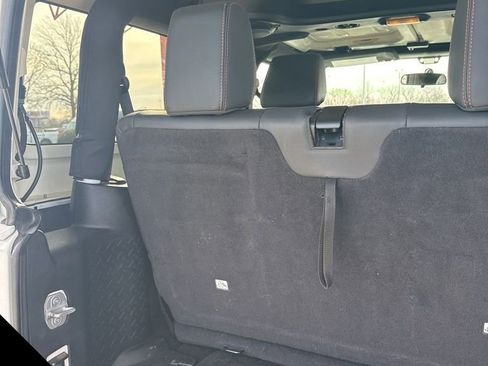 Used 2012 Jeep Wrangler Sahara image 15