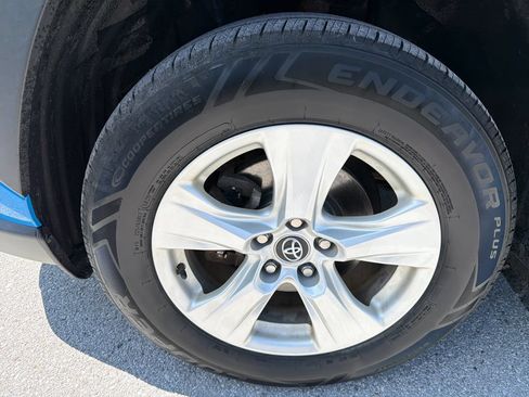 Used 2021 Toyota RAV4 XLE w/ Convenience Package AWD/4WD image 8