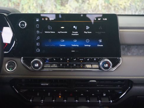 Used 2025 Chevrolet Colorado ZR2 w/ Midnight Edition image 26