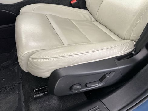 Used 2023 Volvo XC40 B5 Plus w/ Protection Package Premier image 12