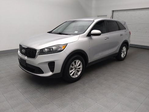 Used 2019 Kia Sorento L FWD image 2