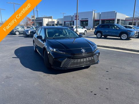 Used 2025 Toyota Camry LE image 7