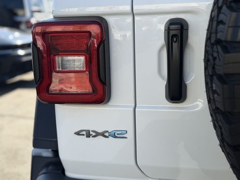Certified 2024 Jeep Wrangler Unlimited AWD/4WD image 16