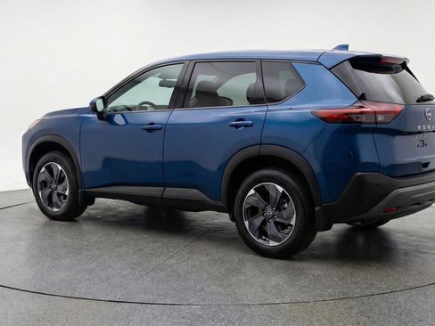 Used 2025 Nissan Rogue SV FWD image 6