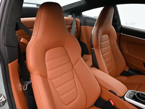 Certified 2025 Porsche 911 Carrera GTS RWD image 11