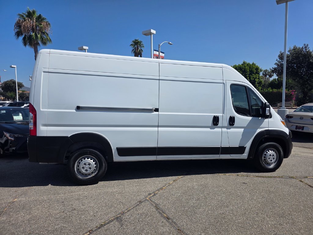 Used 2024 RAM ProMaster 2500 w/ Convenience Group FWD image 4