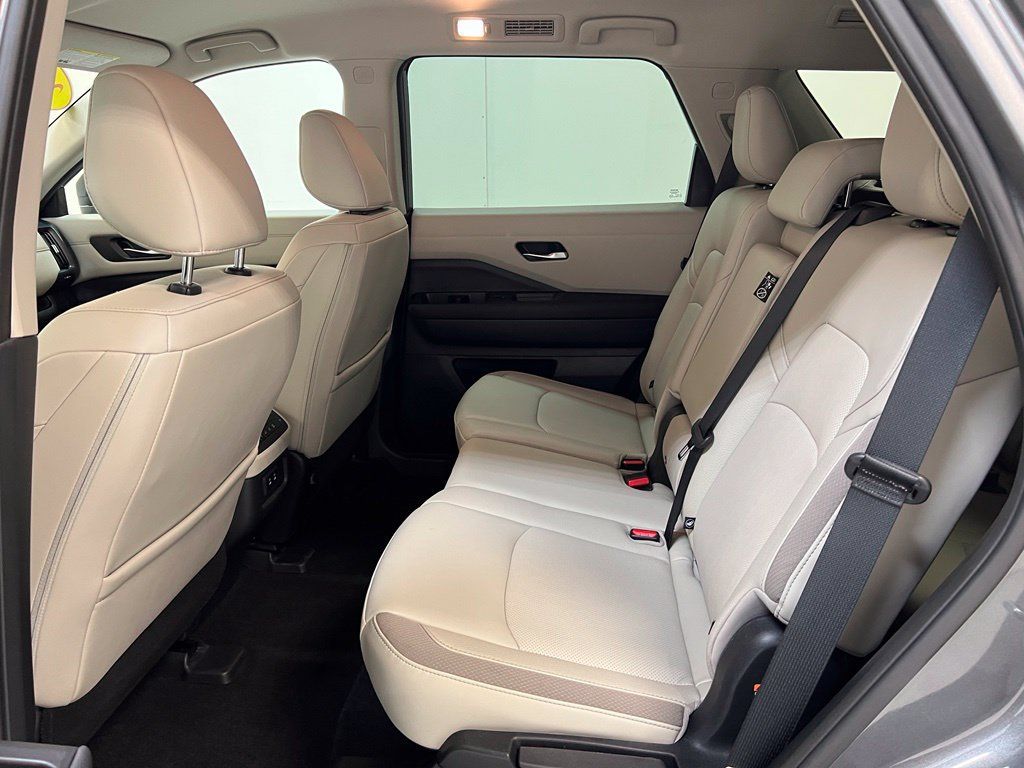Used 2026 Nissan Pathfinder SL AWD/4WD image 30