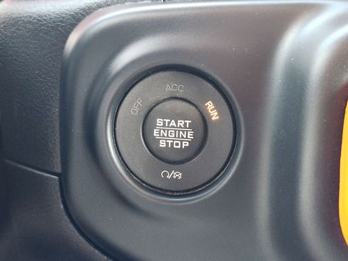 Used 2019 Jeep Wrangler Unlimited Sahara w/ Dual Top Group AWD/4WD image 21
