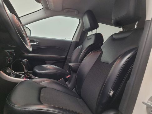 Used 2018 Jeep Compass Latitude w/ Popular Equipment Group AWD/4WD image 17