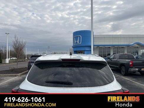 Used 2023 Toyota Highlander XLE image 5