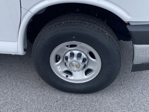 New 2025 Chevrolet Express 3500 Cutaway w/ Power Convenience Package image 36