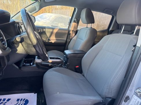 Used 2019 Toyota Tacoma SR image 15