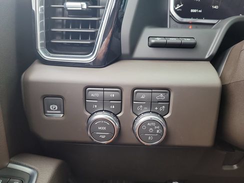 Used 2026 GMC Sierra 2500 Denali w/ Denali Reserve Package AWD/4WD image 30