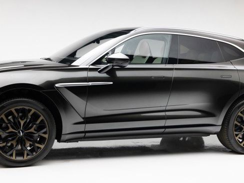 Used 2021 Aston Martin DBX image 37
