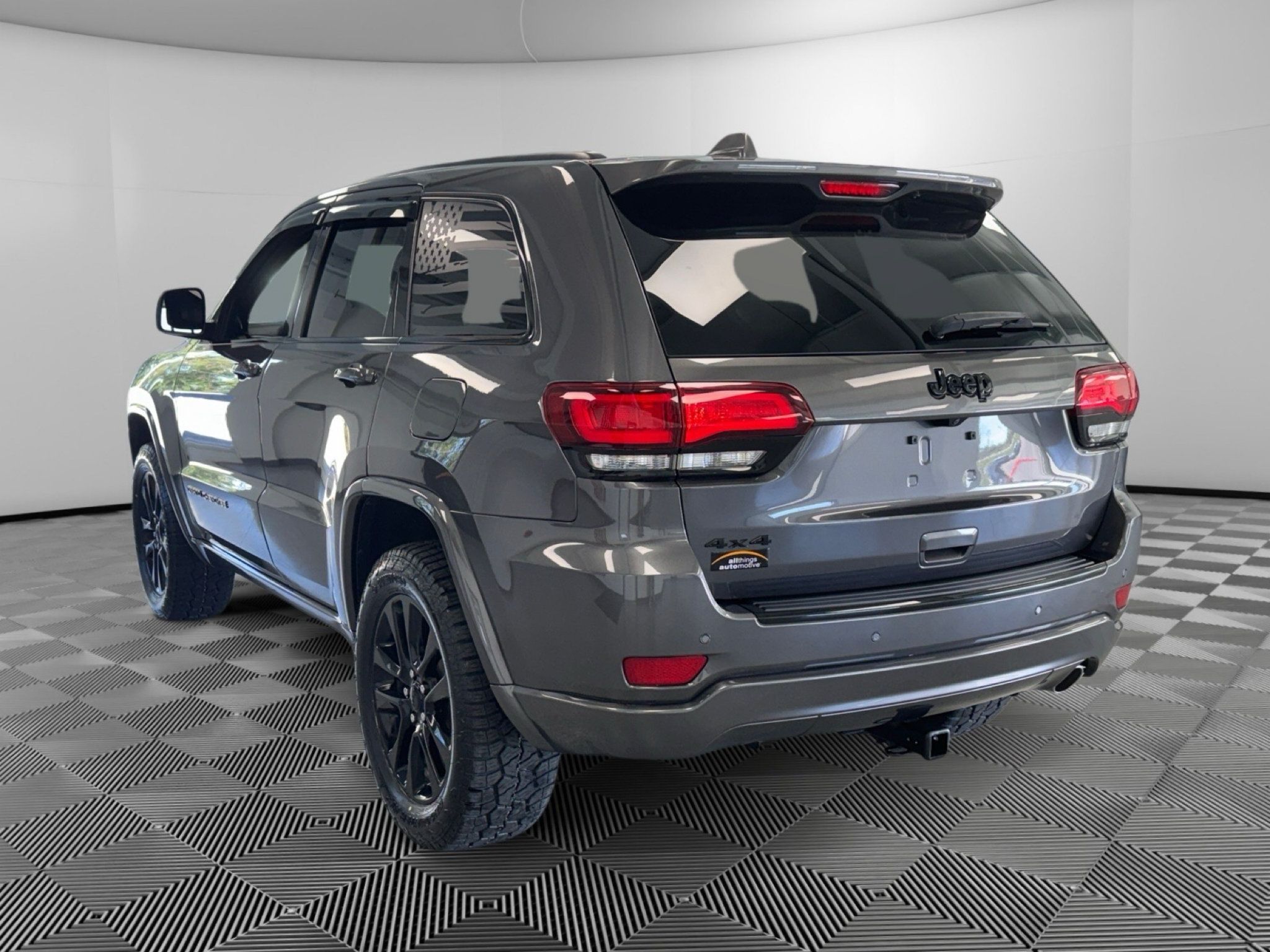 Used 2018 Jeep Grand Cherokee Altitude AWD/4WD image 6